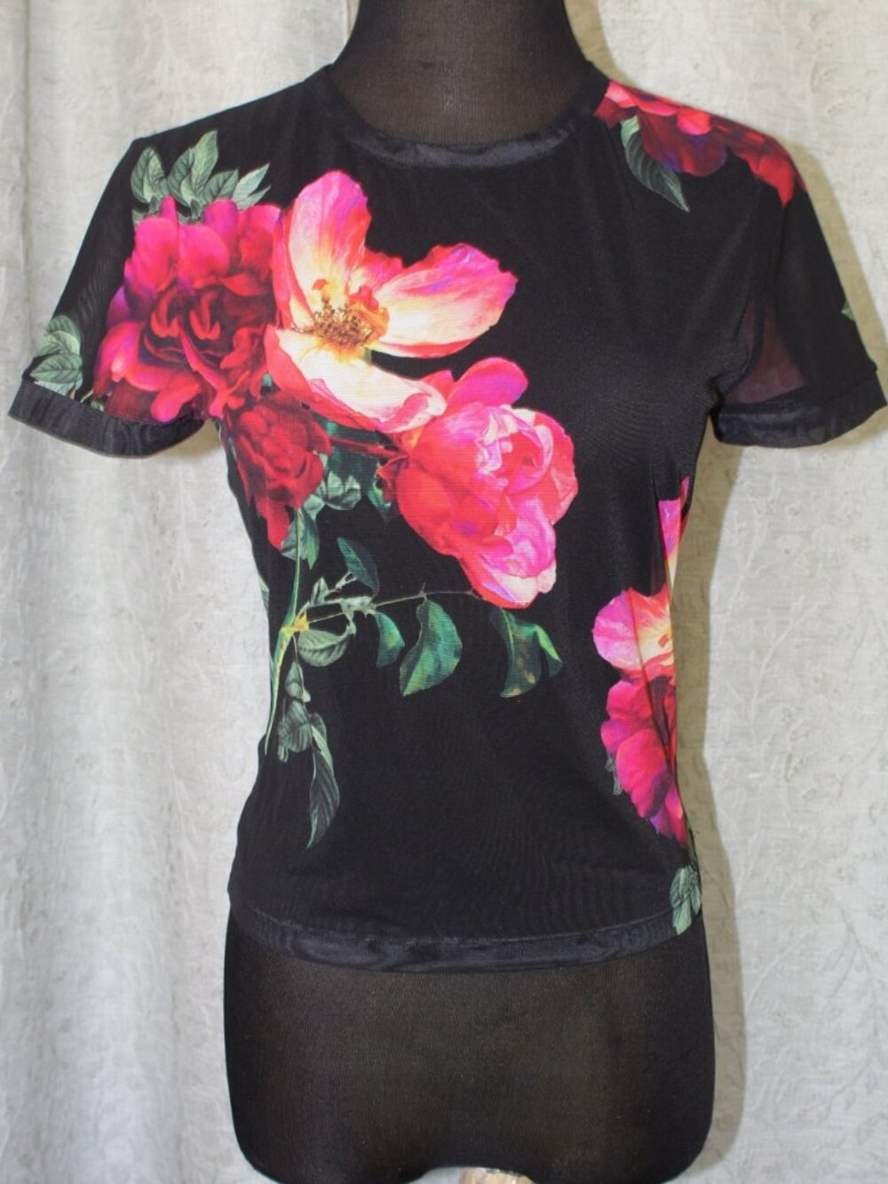 Alice and Olivia Tess Sheer Mesh T-Shirt Floral Crew Neck Top Size XS Black Pink